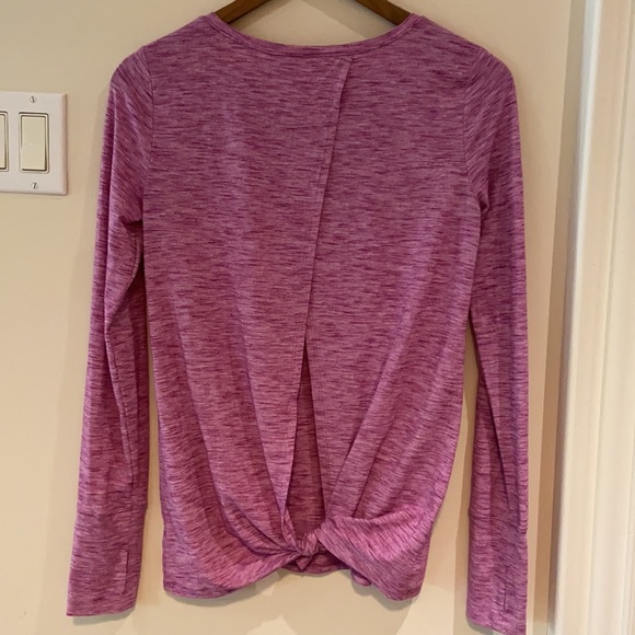 GapFit Breathe Size XS tie back top - Picture 2 of 4